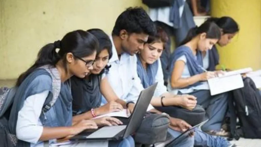 students working on laptop 