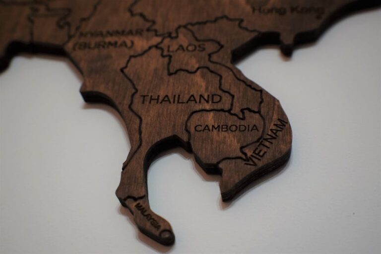 Border clash: Thailand launches air strikes on Cambodia; Trump’s ceasefire on edge — what we know – The Times of India: What You Need To Know